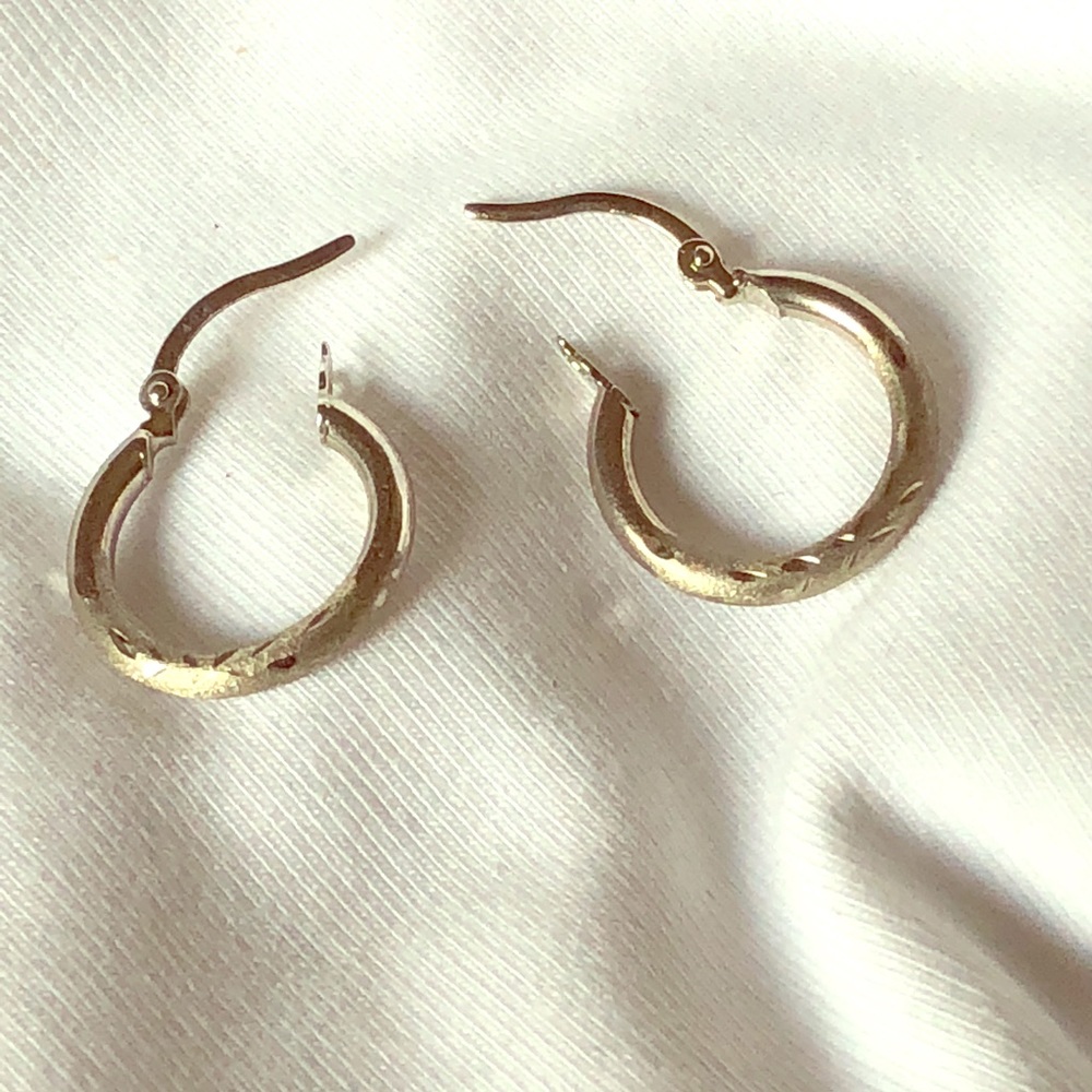 Vintage 10k solid gold earring $59 only great deal